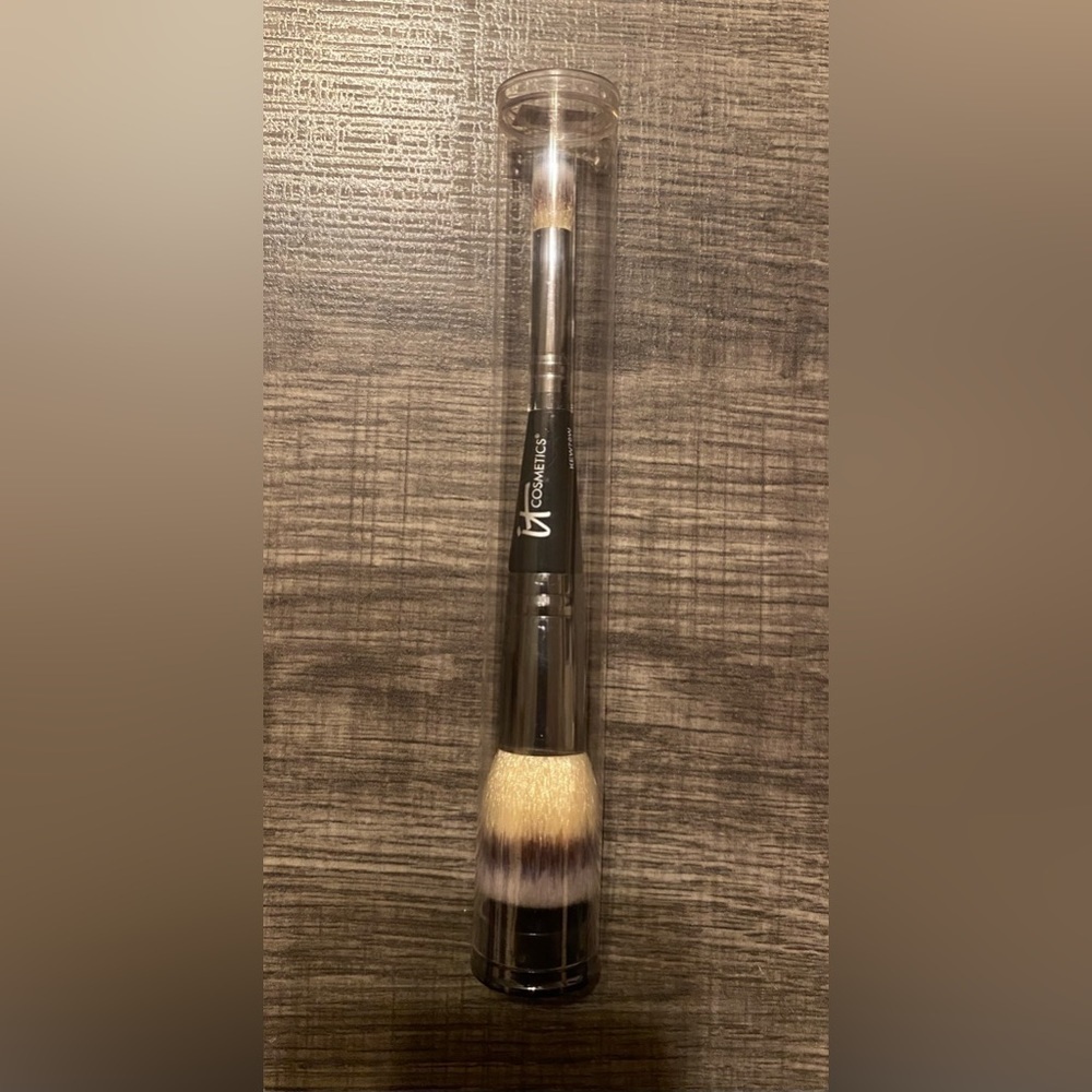 NEW - It cosmetics HEAVENLY LUXE™ COMPLEXION PERFECTION BRUSH #7